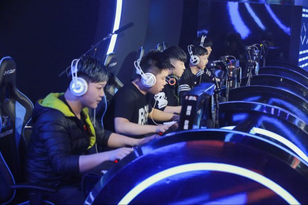 商家也纷纷 商家也纷纷