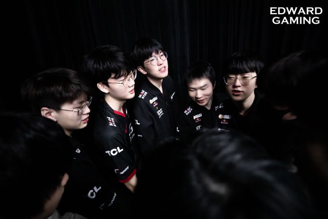 也折射出对 也折射出对